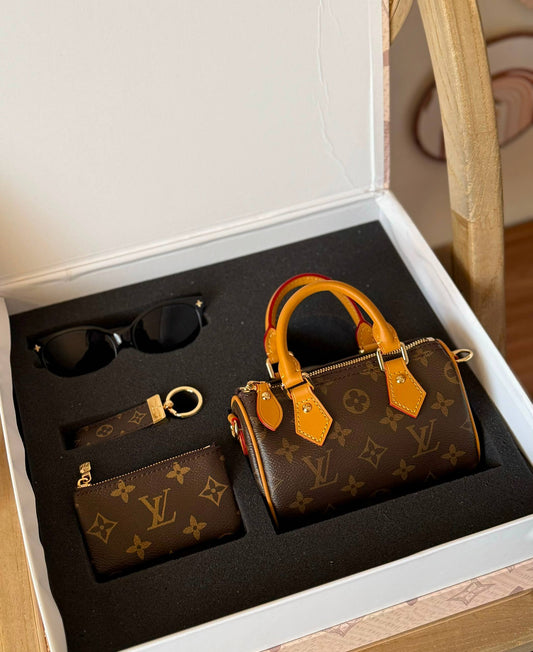New Collection✨✨✨
LV
17cm
420 dhs✅
*FULL SET(GIFT BOX)*😍😍
*MASTER QUALITY*
With box🎁

Zain167
♥️♥️♥️