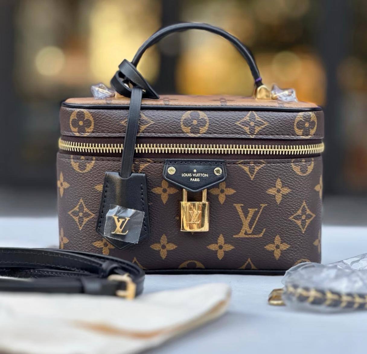 LV
95 dhs🇦🇪🇦🇪
with box

Zain07
♥️♥️♥️