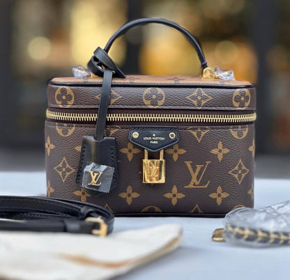 LV
95 dhs🇦🇪🇦🇪
with box

Zain07
♥️♥️♥️