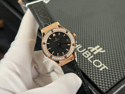Hublot watches for ladies' 
good quality 
with stone 
310 dhs🪙💕

Zain59
♥️♥️♥️