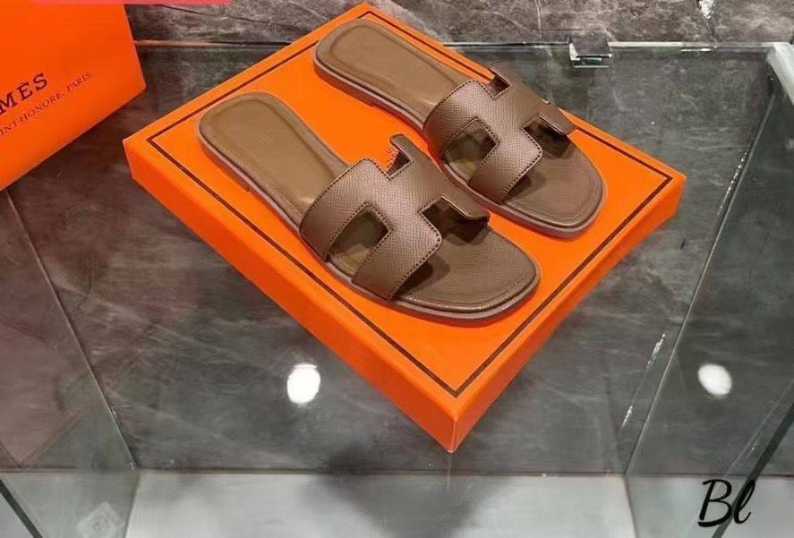 Hermes 
75 dhs🌺
good quality 
size 36 to 42 

Zain278
♥️♥️♥️
