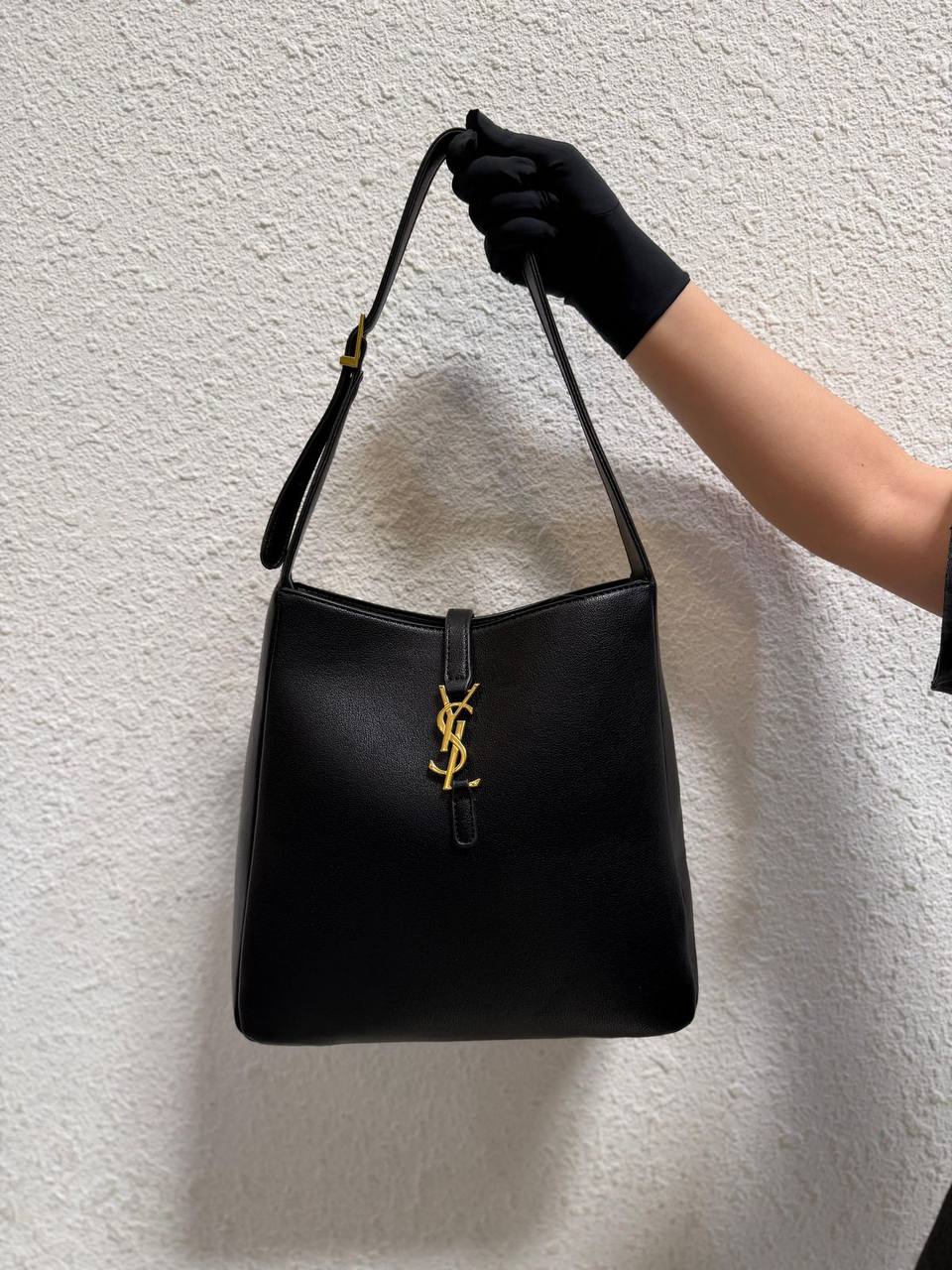 YSL 

with box
🎁🎁🎁

Size 27cm

110 dhs✅

Zain114
♥️♥️♥️