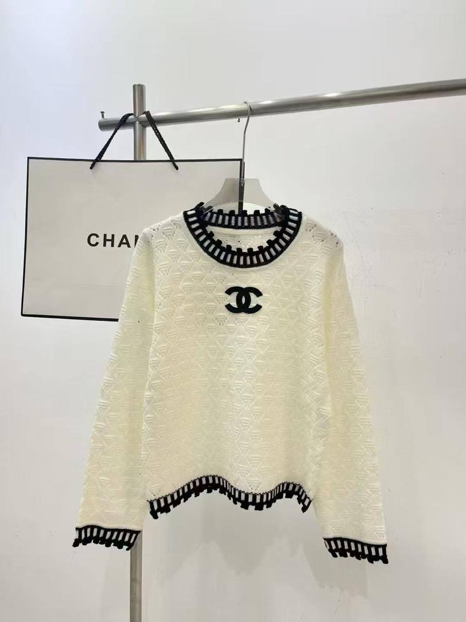*New collections    
120 dhs🪙🌨️
*good  quality  ✅
*Sizes: free size 
*AVAILABLE NOW*

Zain231
♥️♥️♥️