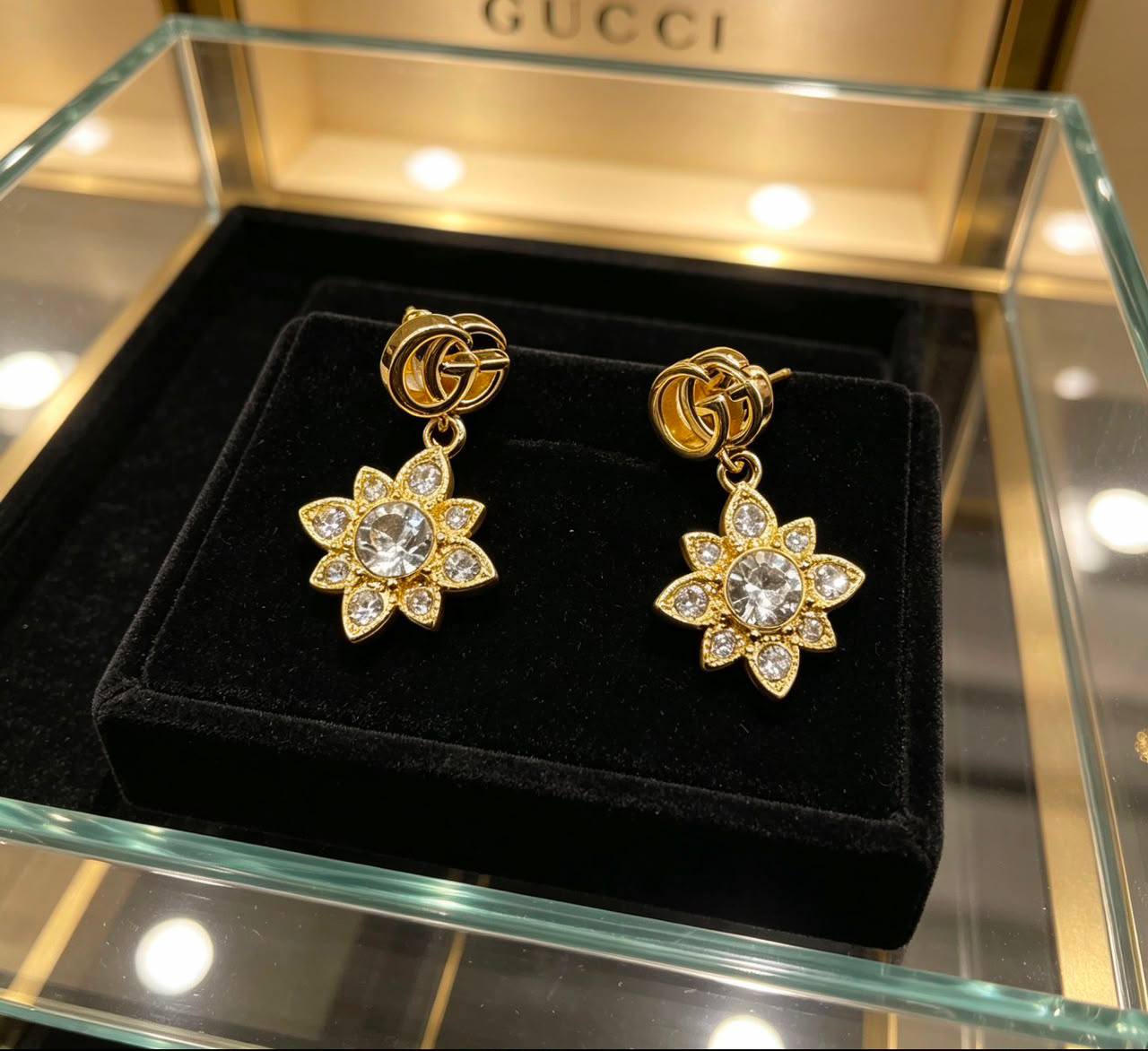 Gucci😍
Necklace ❤️‍🔥
Earring 🍁
Bracelet ✨
Master quality 💯

With normal boxes 🗃️ 

And paper bag 🛍️
130 dhs🇦🇪🇦🇪🇦🇪

With master box 📦 
140 dhs🇦🇪🇦🇪🇦🇪
Zain216
♥️♥️♥️