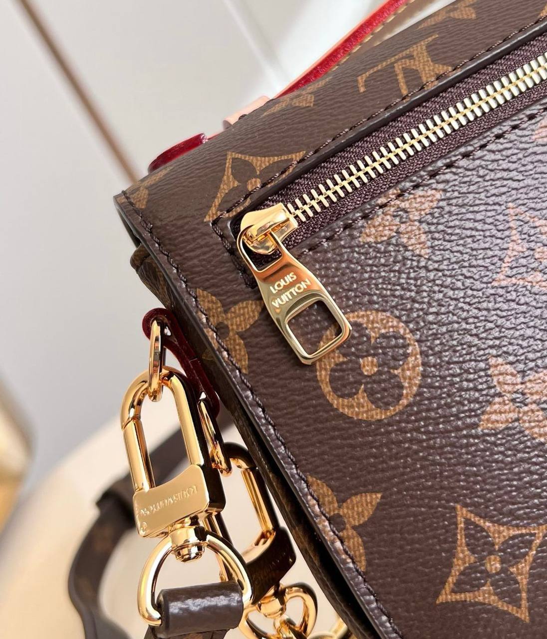 *LOUIS VUITTON*
* ⁠SUPER MASTER QUALITY 
* ⁠Size:21CM
1200 dhs🪙🌨️

Zain255
♥️♥️♥️