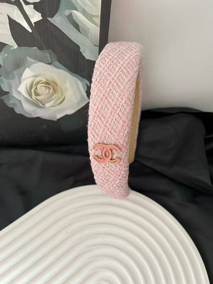 Headband ❤️‍🔥*
good quality 💯
20 dhs🪙🌨️

With boxes 🗃️ 
35 dhs🪙🌨️

Zain216
♥️♥️♥️