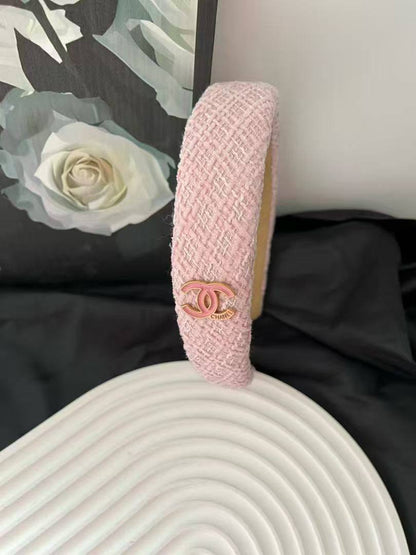 Headband ❤️‍🔥*
good quality 💯
20 dhs🪙🌨️

With boxes 🗃️ 
35 dhs🪙🌨️

Zain216
♥️♥️♥️