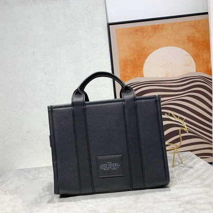 The Tote Bag
33*26*11cm
115 dhs✅

Zain17
♥️♥️♥️