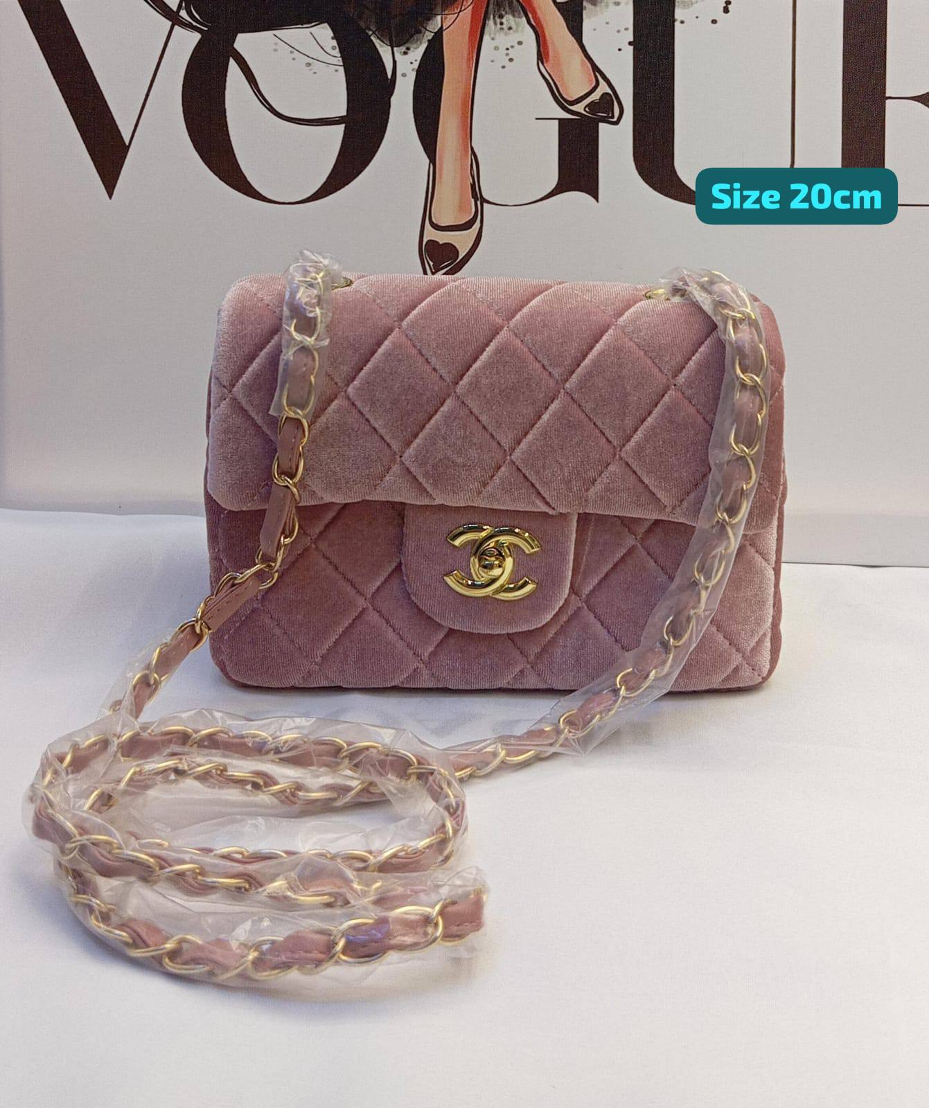 Chanel
Good quality 

with box
🎁🎁🎁

100 dhs💓

Zain186
♥️♥️♥️