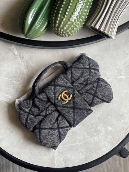 CHANEL ✨
Available original box 📦 
With full packing 🎀🎀
Super high quality 💥💥
For Price 👇 WTSP Text Zain 0568585901

Zain283
♥️♥️♥️
