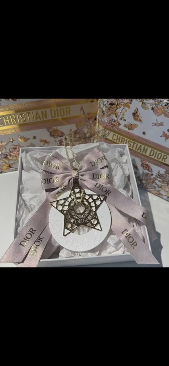 Dior Master quality car hanger with fragrance spray stone 
45 dhs✅

Zain243
♥️♥️♥️
