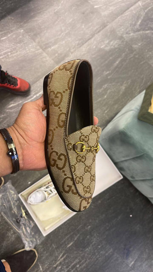 Gucci
Size 36-42 
120 dhs❣️

Zain132
♥️♥️♥️