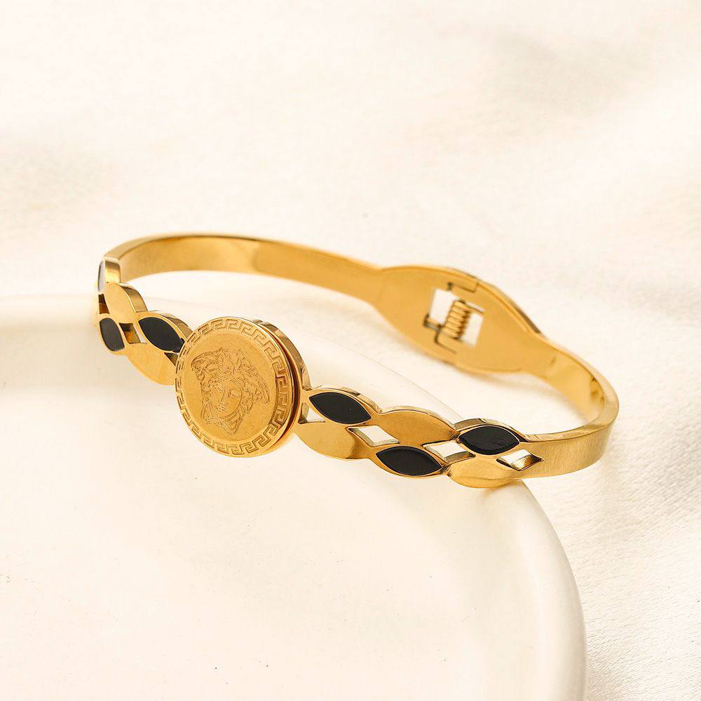 New arrival Versace stainless steel bangle 
30 dhs💓

Zain243
♥️♥️♥️
