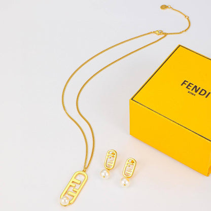 FENDI MASTER
SET ✨💫
WITH BOX AND PAPER BAG🛍️🎁
90 DHS✅

Zain89
♥️♥️♥️