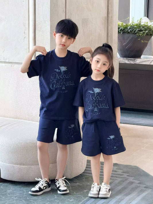 D&G
 Super master quality 😍
Size:. 2/12years old 
240 dhs🇦🇪

Zain261
♥️♥️♥️