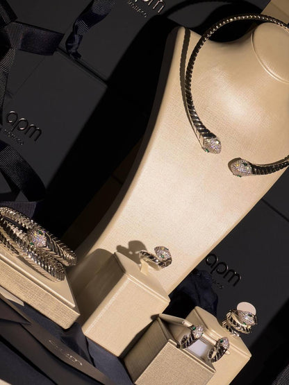 *Apm Monaco*
Quality: Super Master 
Non -Tarnish color 
 Note :- Full Set including (necklace,Bracelet ,earrings & 2 rings )_
For Price 👇 WTSP Text Zain 0568585901

Zain263
♥️♥️♥️