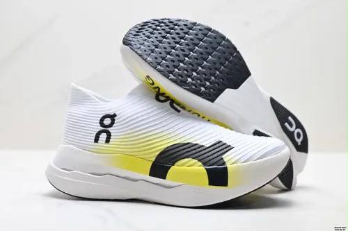 On Cloudboom white yellow 
NEW ARRIVALS 🤩
40-45 AVAILABLE 😇
190 dhs🇦🇪🇦🇪

Zain242
♥️♥️♥️