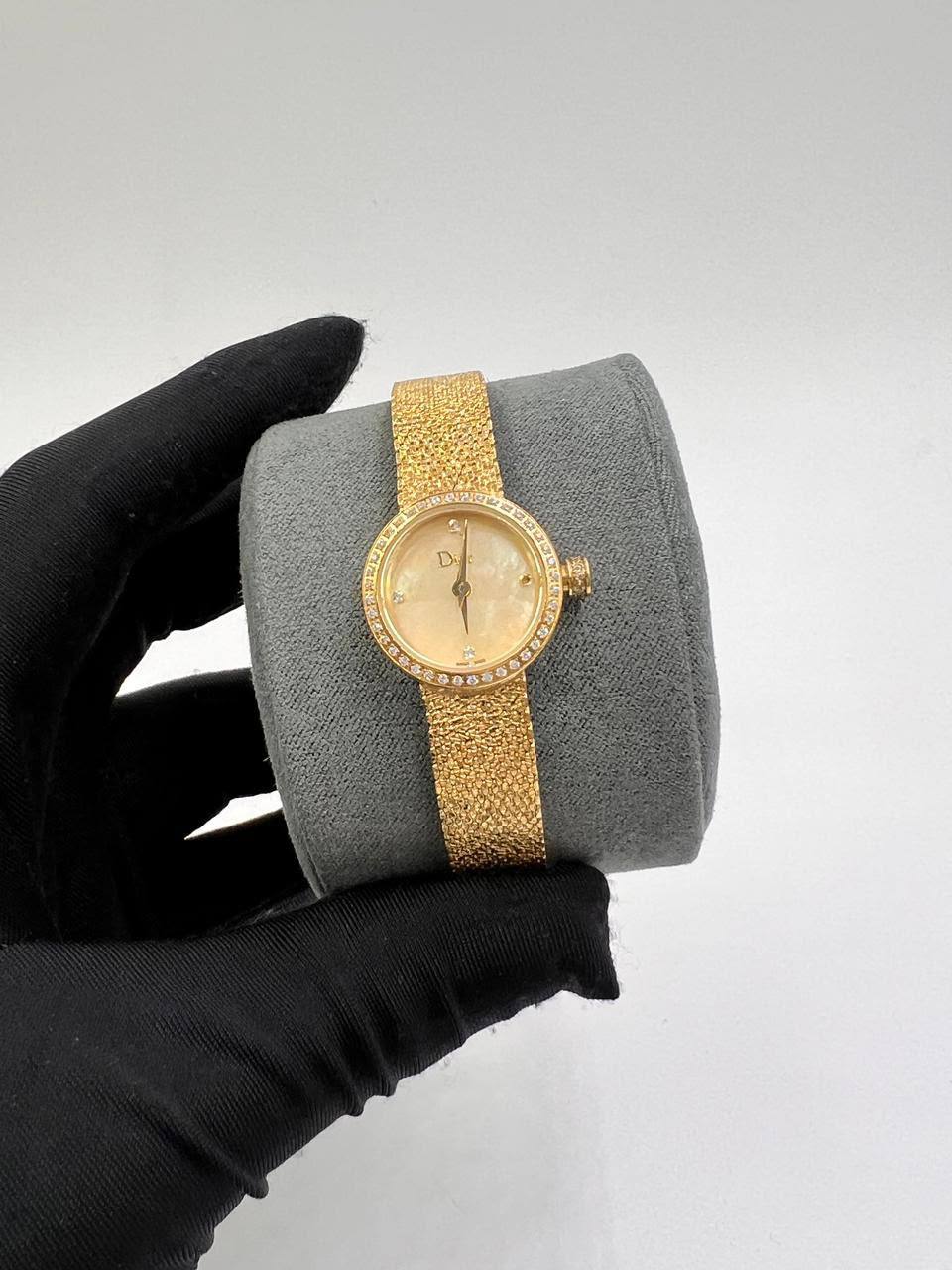 Dior

with box 
280 dhs🇦🇪🇦🇪

19mm

Zain85
♥️♥️♥️