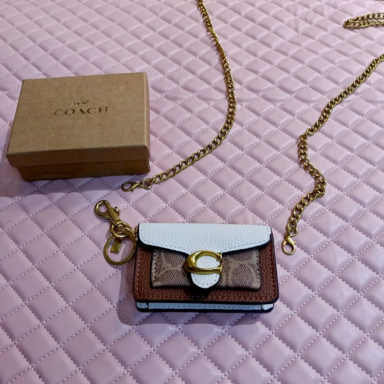 Coach
55 dhs🇦🇪🇦🇪
with box
size mini

Zain26
♥️♥️♥️