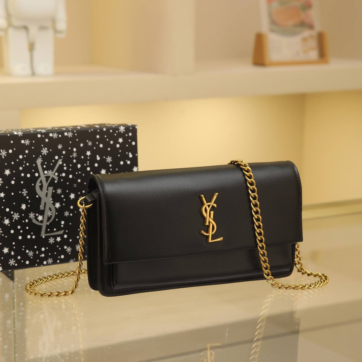 YSL

best quality 
with box
95 dhs🇦🇪🇦🇪

size22CM

Zain290
♥️♥️♥️
