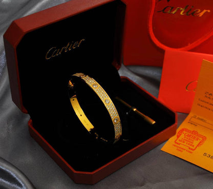 Cartier 💥*
Bangle 🍁
Master quality 💯
Size available 16,17,18,19
With normal boxes 📦 
80 dhs✅
With master box 🗃️ 
130 dhs✅

Zain216
♥️♥️♥️