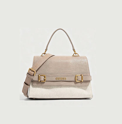 Guess

110 dhs🪙💕
size：size：17×8×14cm
Good quality 

with box
🎁🎁🎁

Zain35
♥️♥️♥️