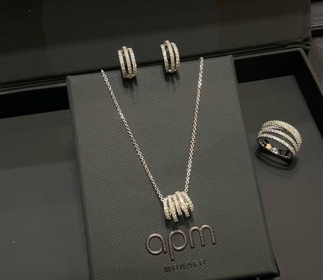 APM SET 🐦‍🔥*

Necklace ✨
Earring 🪷
Ring 💍 size available 👇
6,7,8,9
Master quality 💯
With normal boxes 📦 
180 dhs🪙🌨️
With master box 🗃️ 
210 dhs🪙🌨️

Zain216
♥️♥️♥️