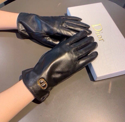 DIOR GlOVES

VVIP QUALITY

WITH ORRIGINAL BOX

320 dhs🇦🇪🇦🇪

Zain281
♥️♥️♥️