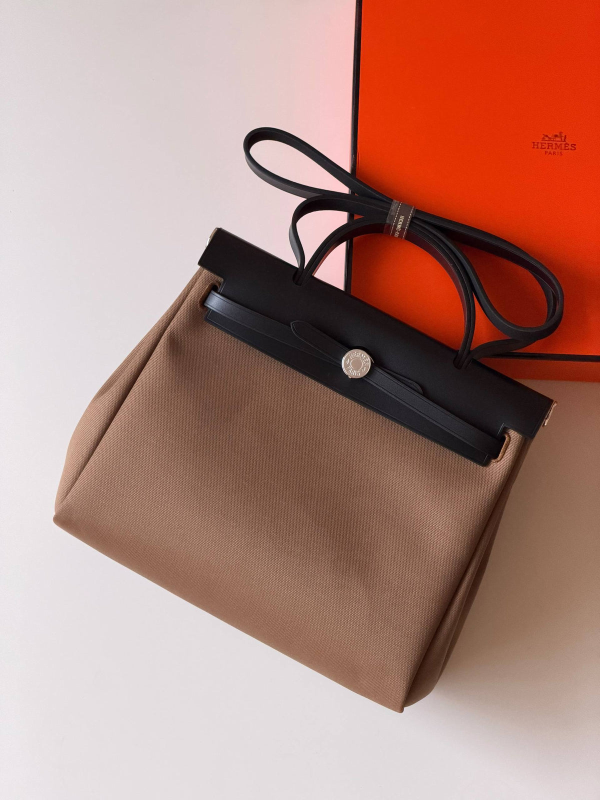 Hermes
Super AAA + Quality 💯

 With original packing🎁🎁
 SIZE:36and42
 Available now 

630 dhs🇦🇪🇦🇪

Zain52
♥️♥️♥️
