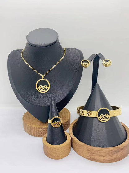 Accessories Set
50 dhs🇦🇪🇦🇪

Zain45
♥️♥️♥️