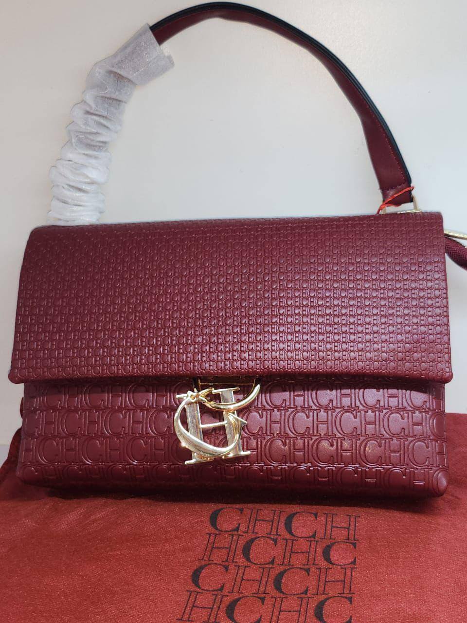 ChCh
Size: 26 * 17 cm
90 dhs🪙🖤
with box🎁

Zain115
♥️♥️♥️