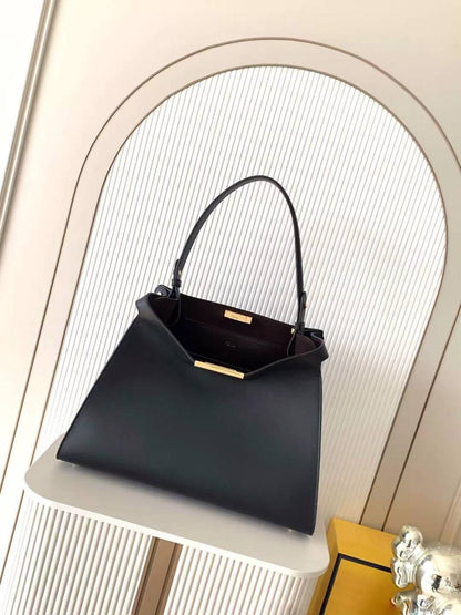 FENDI

SUPER MASTER QUALITY 
For Price 👇 WhatsApp✅
0568585901 
0507557372
0552275751 Owner Zain 👌

Zain307
♥️♥️♥️