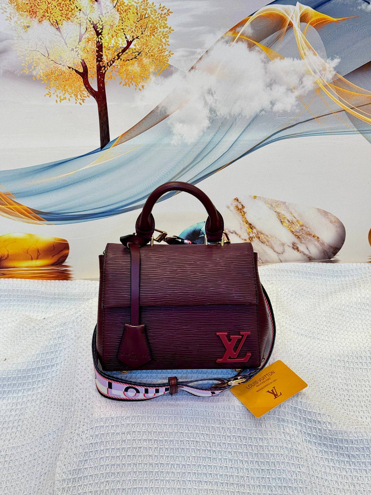 LV

Best quality 

with box

115 dhs🇦🇪🇦🇪

size 21CM

Zain290
♥️♥️♥️