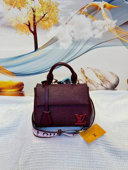 LV

Best quality 

with box

115 dhs🇦🇪🇦🇪

size 21CM

Zain290
♥️♥️♥️