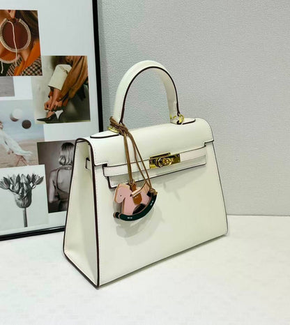 HERMES KELLY BIG SIZE NEW CAME GOOD QUALITY 
120 dhs🇦🇪🇦🇪
Size: 28cm

Zain295
♥️♥️♥️