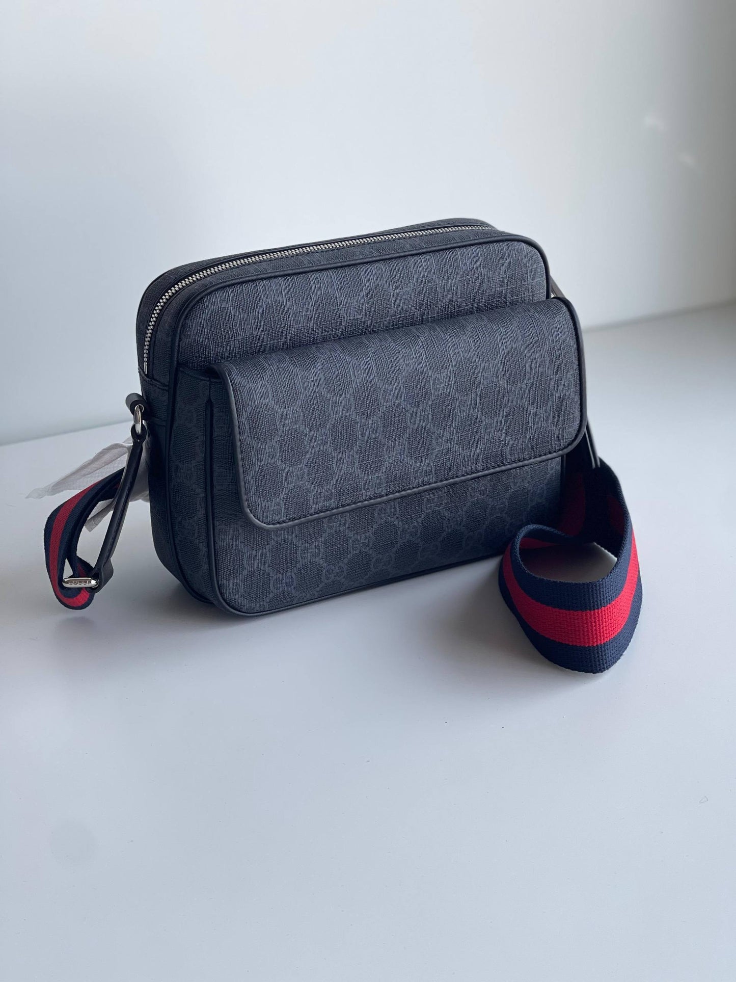 Gucci
850 dhs✅
*Super Master*🫠

Zain284
♥️♥️♥️