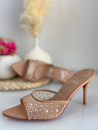 CHRISTIAN LOUBOUTIN
Vip quality
Size 36 to 41
450 dhs✅

Zain113
♥️♥️♥️