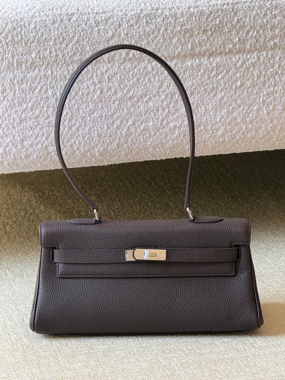 Hermes
kelly shoulder  30cm💥Master quality ✅with box📦
610 dhs✅

Zain52
♥️♥️♥️
