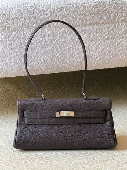 Hermes
kelly shoulder  30cm💥Master quality ✅with box📦
610 dhs✅

Zain52
♥️♥️♥️
