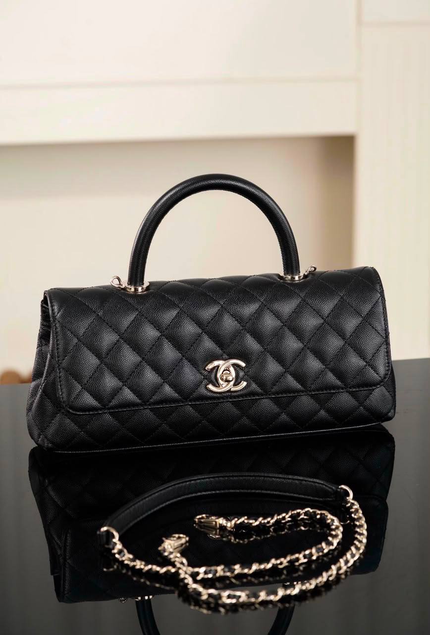 Chanel
130 dhs🇦🇪🇦🇪
size：26cm 
High-quality with box

Zain35
♥️♥️♥️