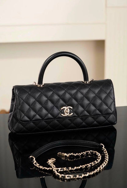 Chanel
130 dhs🇦🇪🇦🇪
size：26cm 
High-quality with box

Zain35
♥️♥️♥️