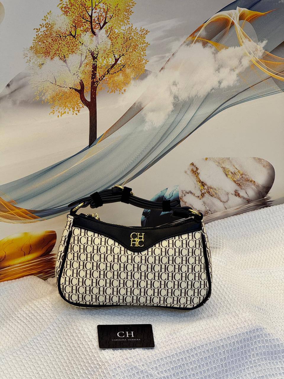 CHCH

Best quality 

with box
95 dhs🇦🇪🇦🇪

size 24CM

Zain290
♥️♥️♥️