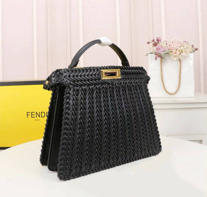 FENDI 

COPY ONE 
 WITH BOX 
🎁🎁🎁

180 dhs✅

Zain295
♥️♥️♥️