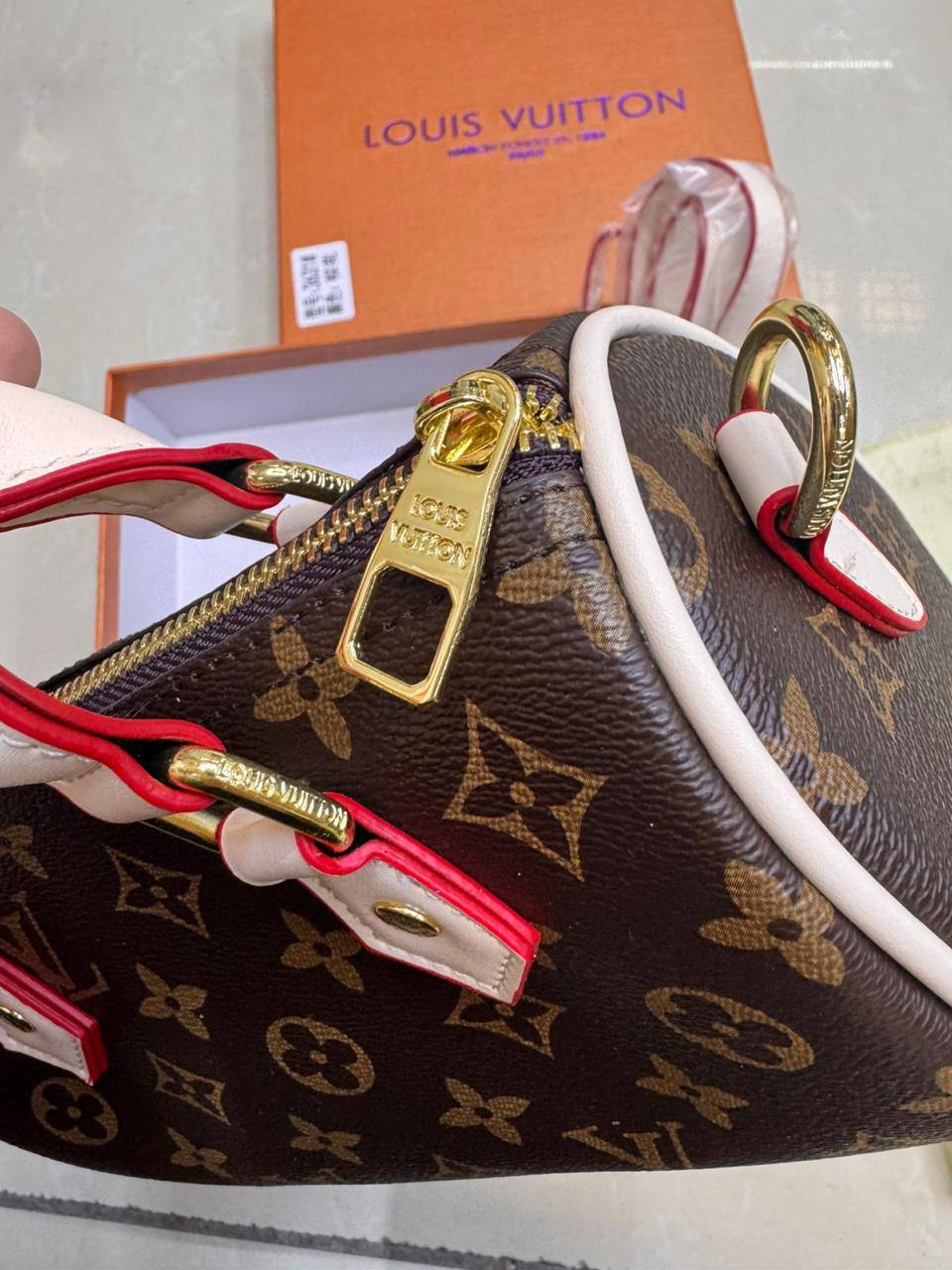💎 LV Speedy
High quality +🎁
Size : 22 * 15 cm
85 dhs❣️
with box🎁

Zain115
♥️♥️♥️