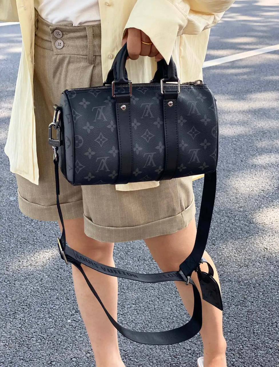 LV

COPY ONE 

WITH BOX 
🎁🎁🎁

170 dhs✅

Zain295
♥️♥️♥️