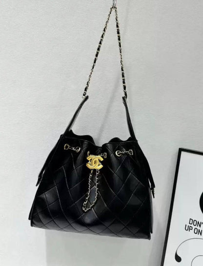 CHANEL 
NEW CAME GOOD QUALITY
115 dhs💓
28cm

Zain39
♥️♥️♥️