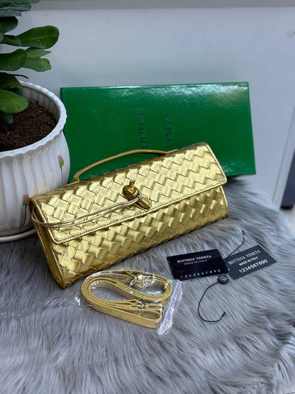 BOTTEGA
SIZE  ……… 31CM 🥰
95 dhs🇦🇪
With BOX🌷

Zain44
♥️♥️♥️