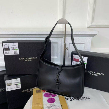 YSL
Size :    23cm
80 dhs🪙🖤

withbox.
🎁🎁🎁

Zain04
♥️♥️♥️