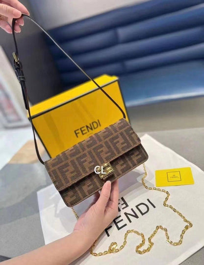FENDI 

80 dhs❣️

with box
🎁🎁🎁

Zain90
♥️♥️♥️