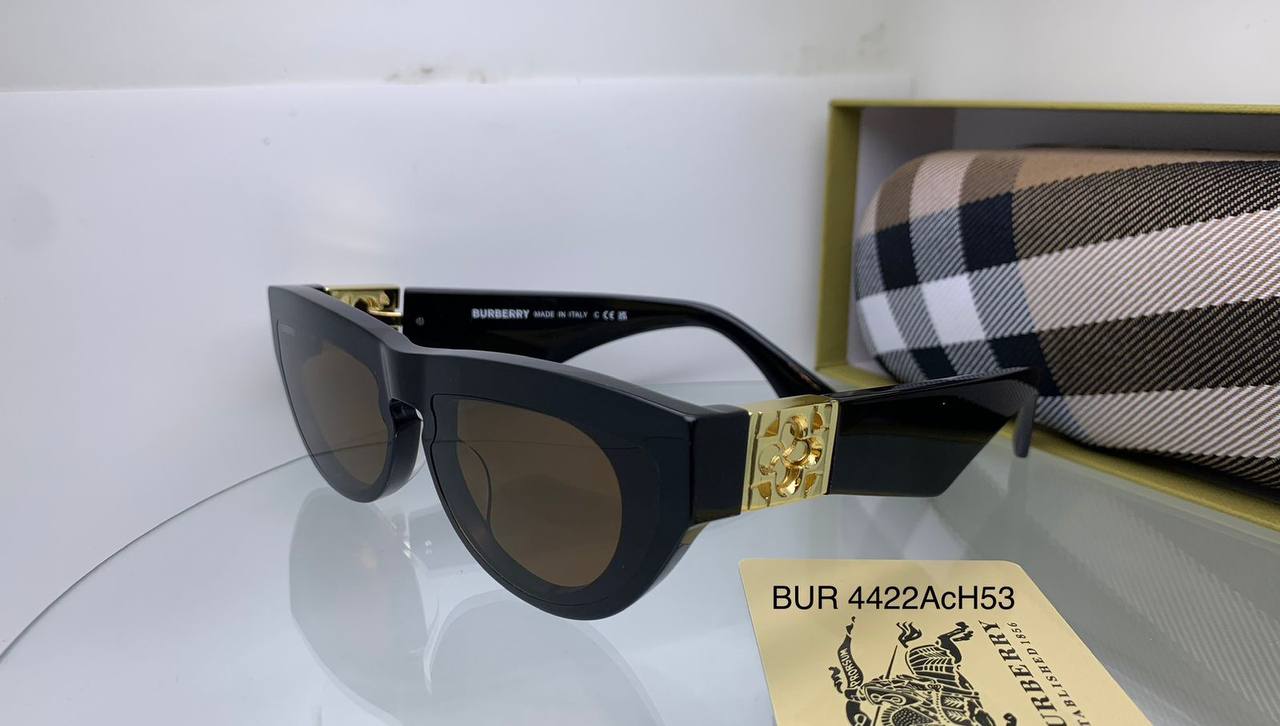 Burberry 
Master
180 dhs❣️

Zain126
♥️♥️♥️